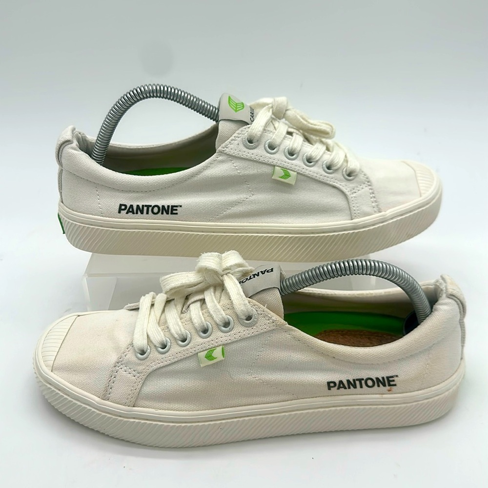 Cariuma Pantone Low Top Sneaker Snow White Unisex Women Size 10.0 Mens Size 8.5